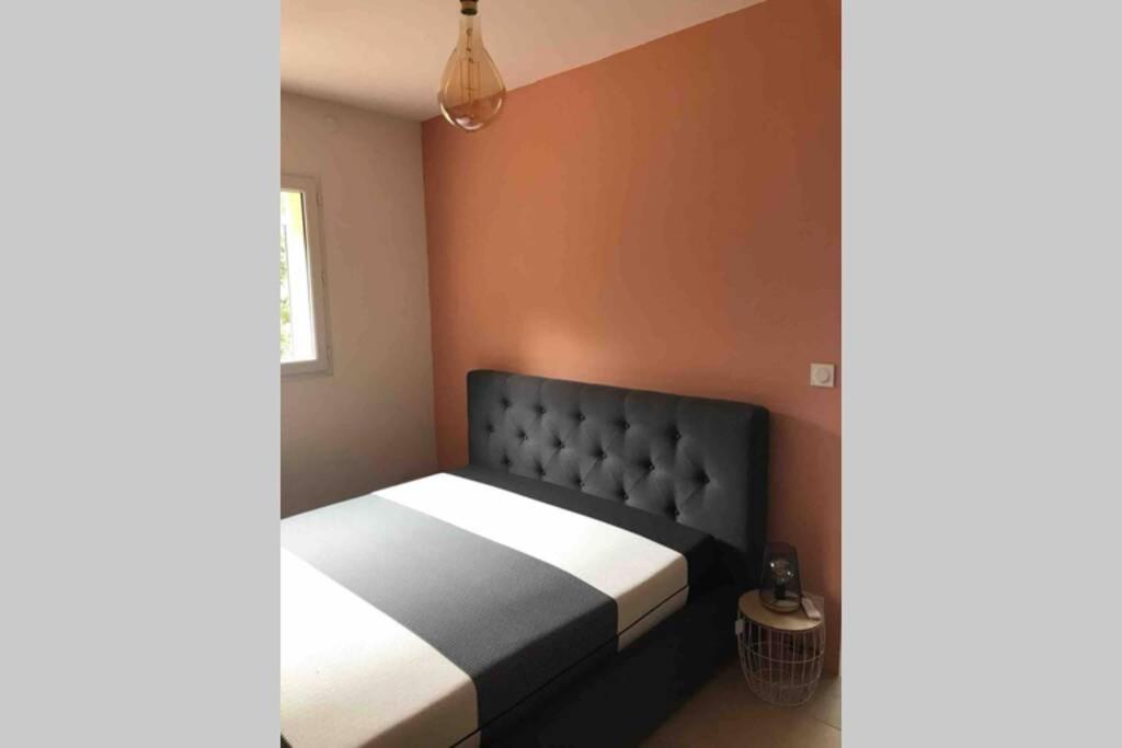 Logement Attenant A Une Villa T2 Avec Terrasse . Besse-sur-Issole Экстерьер фото